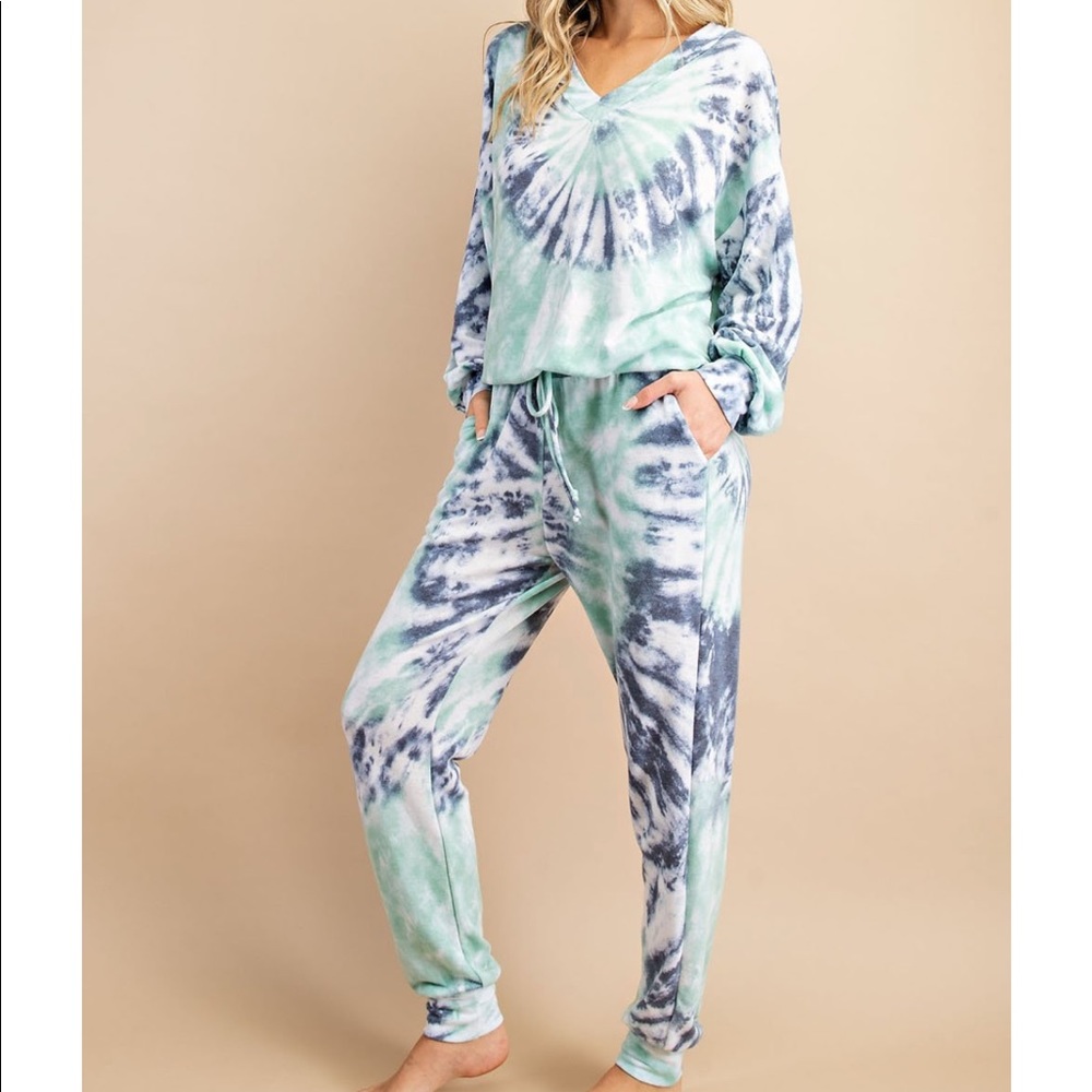 Tie-Dye Top & Jogger Lounge Set (UNWORN W/TAGS)